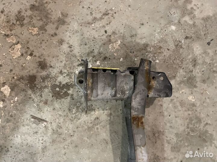 Усилитель бампера передний honda accord 8 2012 г.в