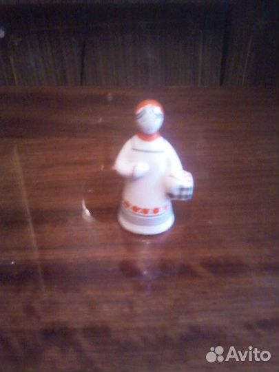 Старая Гжель.Девочка с лукошком.Редкая. СССР. 50е