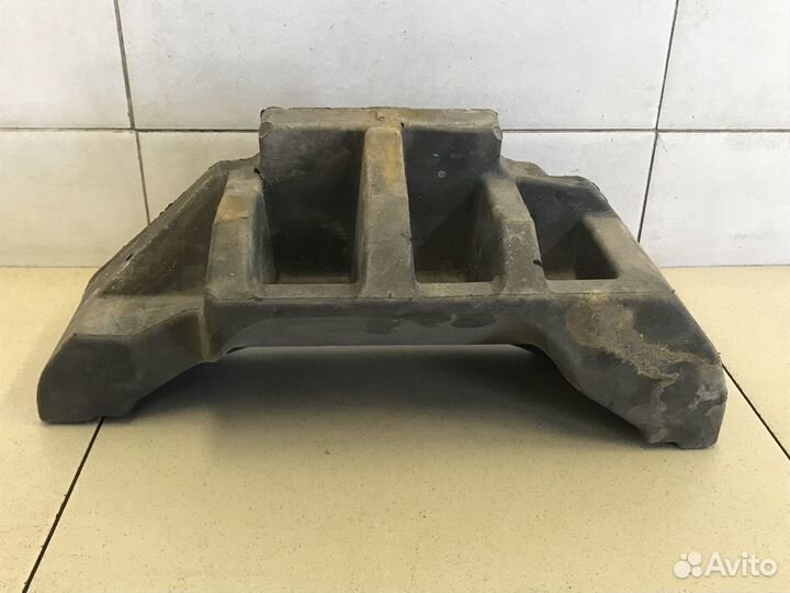 Накладка (кузов внутри) Hi Lux 2015