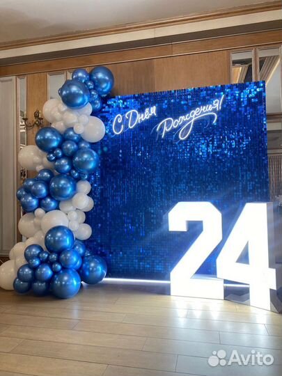 Фотозона из синих паеток