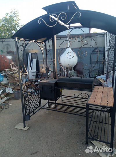 Мангал с крышей