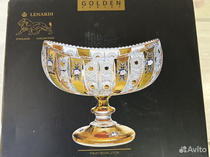 Ваза для фруктов на ножке