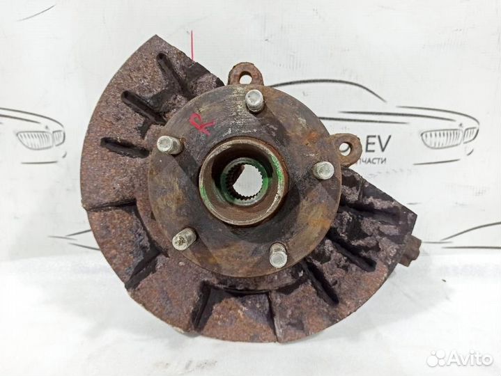 Кулак поворотный передний правый Grand Vitara 2005