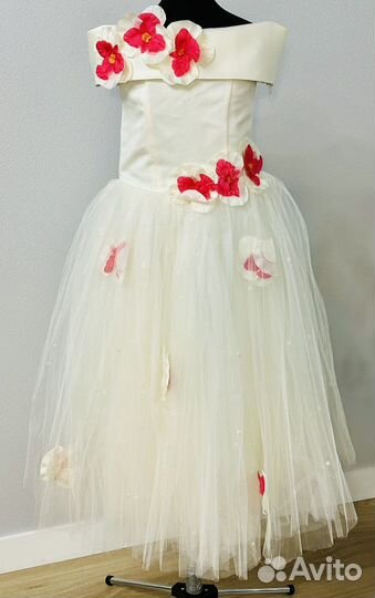 Новое Пышное платье нарядное