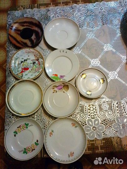 Бокалы и блюдца