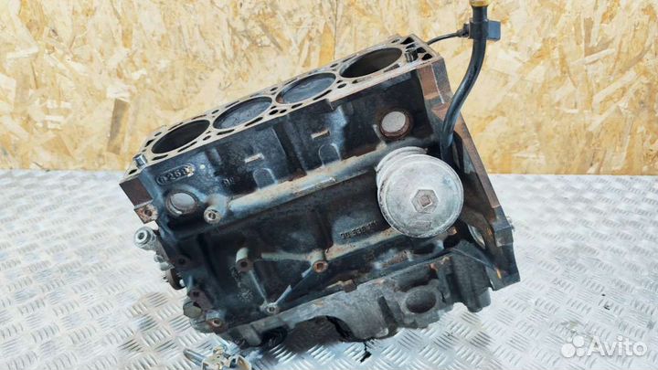 Блок цилиндров Opel Vectra B 2000