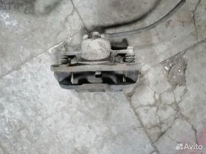 Суппорт тормозной правый Mitsubishi Lancer 9