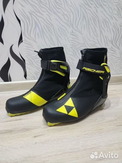 Лыжные ботинки