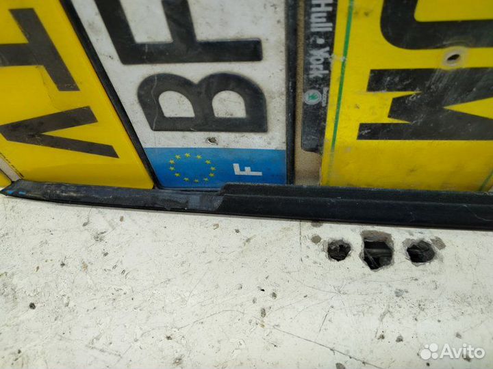 Накладка стекла переднего правого Skoda Fabia