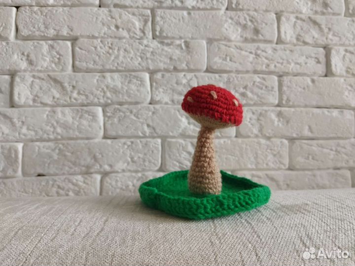 Вязаная подставка для украшений