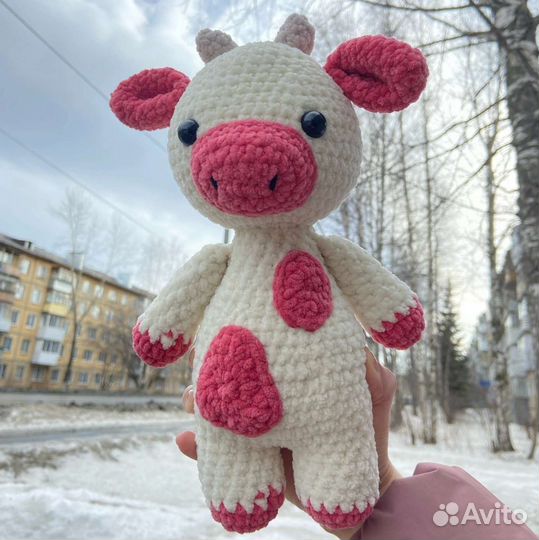 Вязанная плюшевая игрушка коровка ручная работа