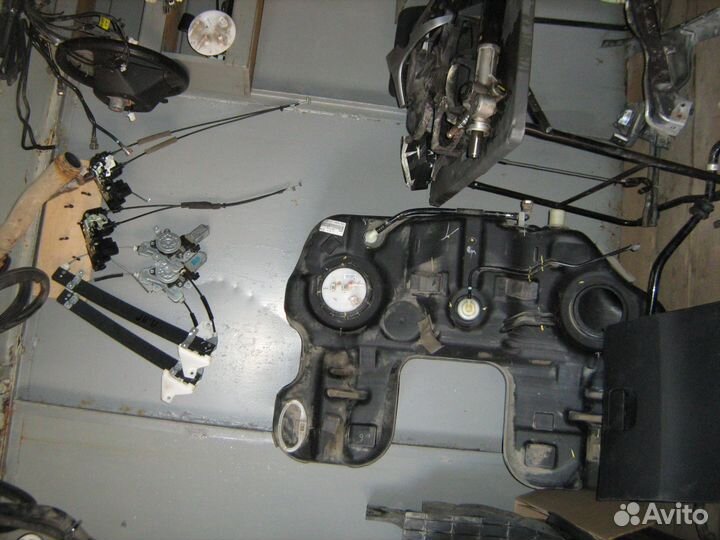 Ssangyong Actyon нью 2013г. 2л. бак бензиновый