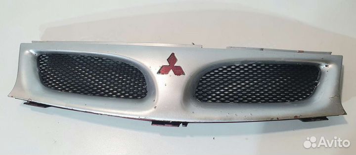 Решетка радиатора Mitsubishi Carisma Дорестайлинг