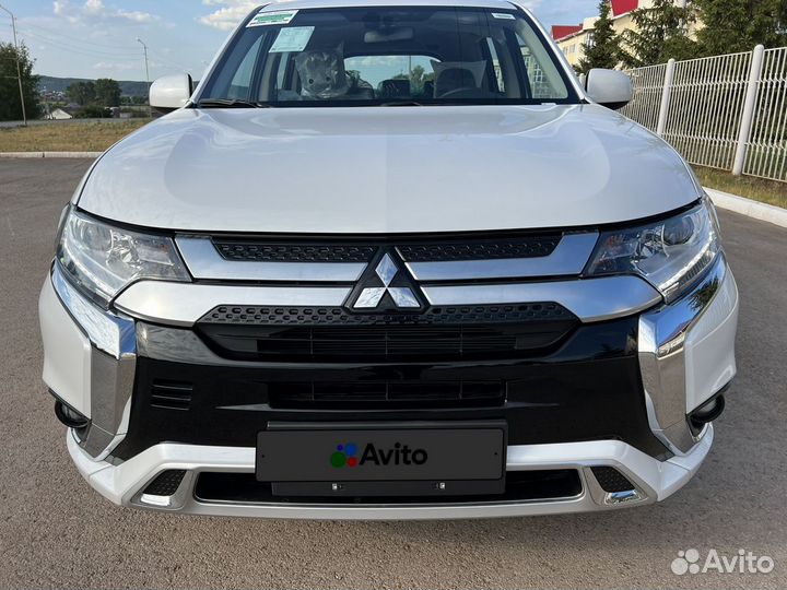 Mitsubishi Outlander 2.0 CVT, 2022, 31 км