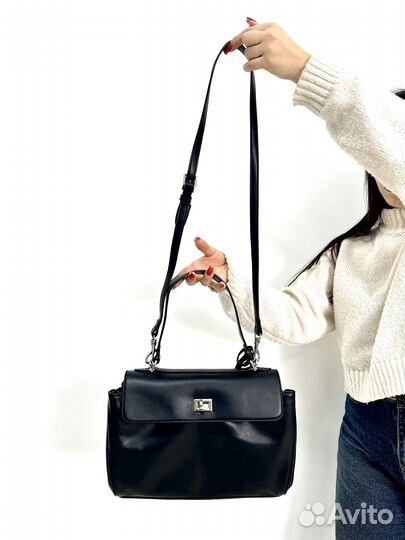 Женская, черная сумка с серебристой фурнитурой