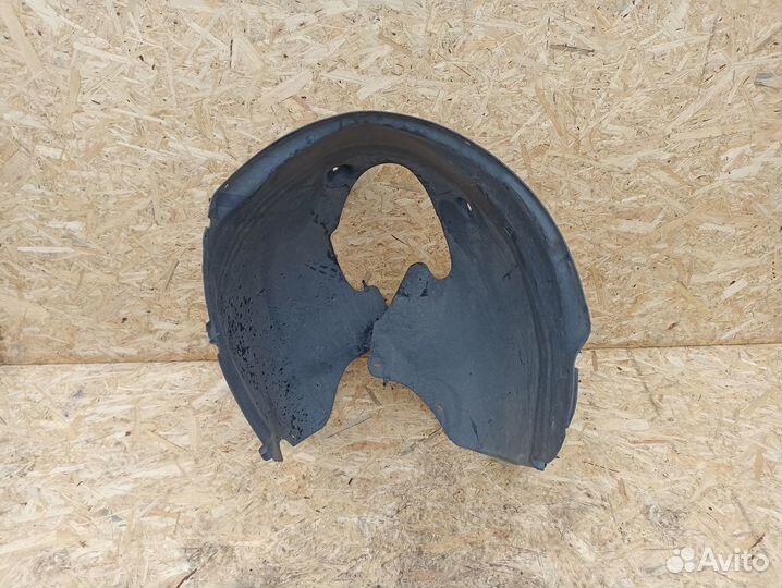 Подкрылок передний левый Volkswagen Touareg GP