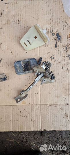 Ограничитель двери Рено Логан 2/Сандеро