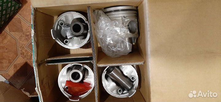 Комплект поршней двигателя Mazda RF STD