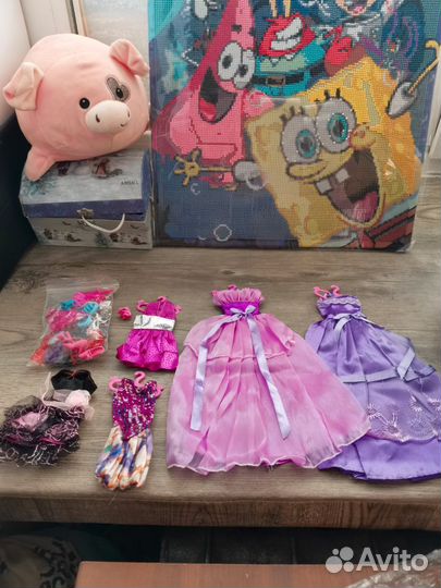 Набор платьев и аксессуары для барби