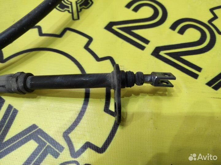 Трос стояночного тормоза правый Nissan Teana J32