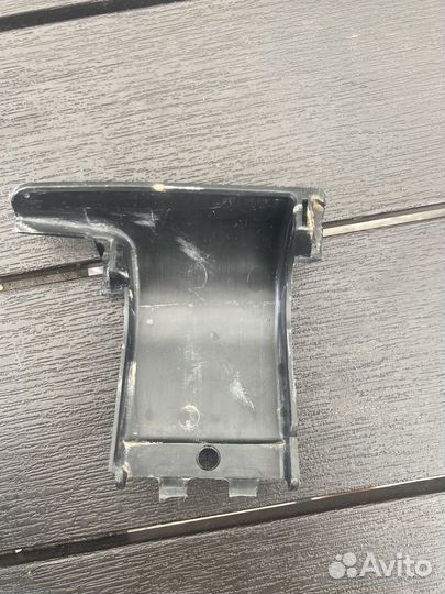 Крепление блока предохранителей skoda fabia