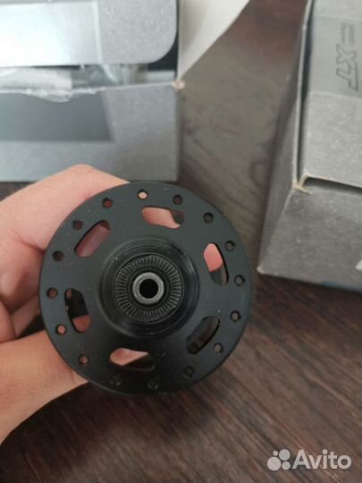 Втулка передняя Shimano FHM756A