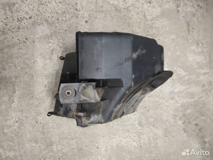 Корпус воздушного фильтра Volkswagen Passat B5