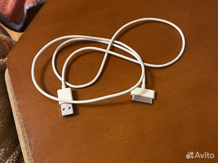 Зарядное устройство на iPhone 4