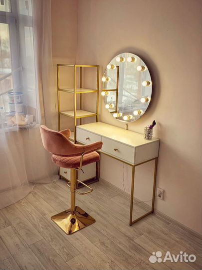 Бьюти мебель, макияжный столик, зеркало с лампами