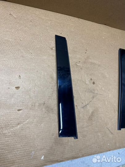 Верхняя накладка задней правой двери LX 450