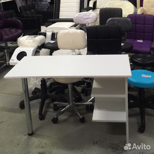 Стол маникюрный