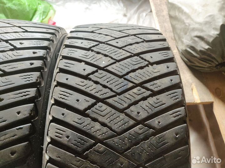 Goodyear Ultragrip Ice Arctic 225/45 R17