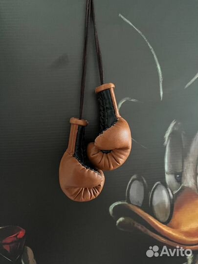 Четки-перчатки в машину из кожи разные цвета