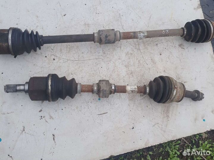 Привод передний Hyundai Elantra 2.0 АКПП 2002г,в