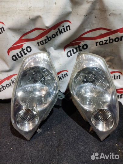 Фара галогеновая Mitsubishi Dingo CQ2 4G15 2001