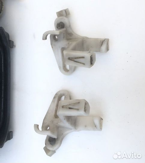 Кронштейн замка двери Audi 80/90 B3