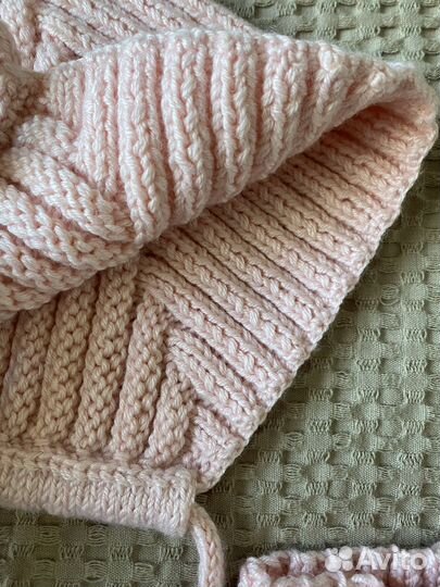 Новый комплект шапка + манишка