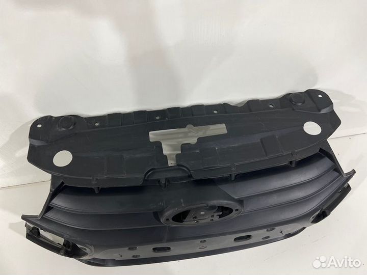 Решетка радиатора передняя LADA Granta 2018