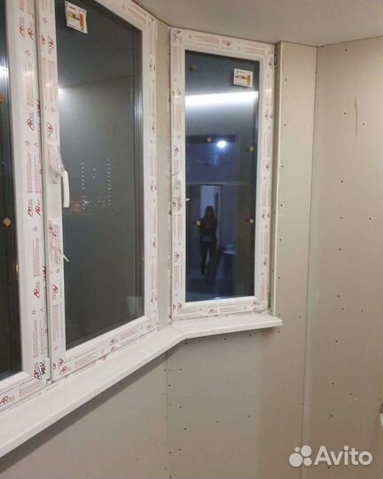 Лоджия пластиковая эркерная с отделкой утеплением