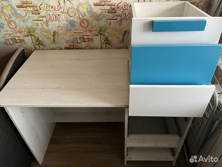 Письменный стол