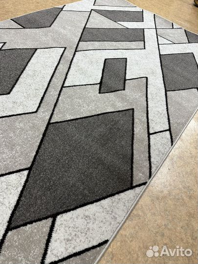 Бюджетный ковер новый