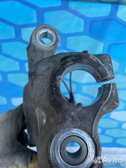 Кулак поворотный передний правый 8K0407254R