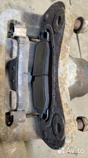 Суппорт тормозной передний левый Hyundai Elantra