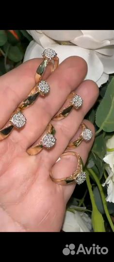 Кольцо с бриллиантом