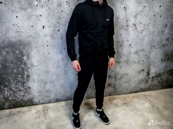 Спортивные костюмы Nike