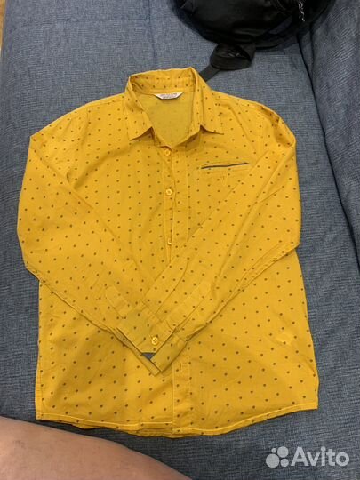 Продаётся рубашка на мальчика 10-12 лет
