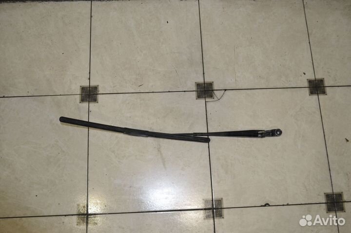 Поводок дворника правый Renault Logan