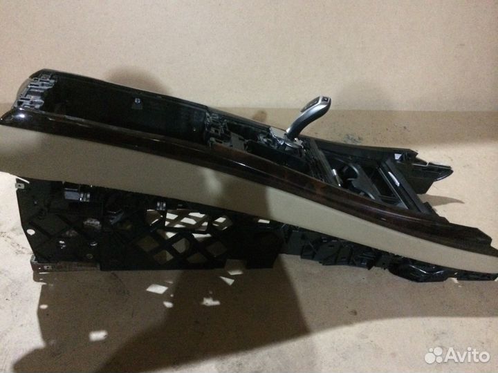 Разделительная консоль BMW X5 E70