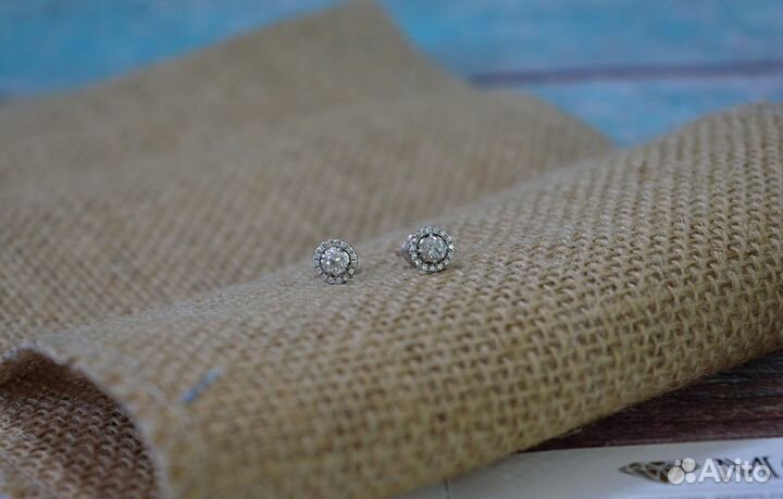 Пуссеты из белого золота с бриллиантами 0,64.Серт