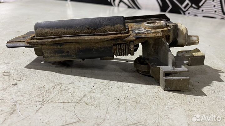 Ручка крышки багажника Mercedes Benz W210